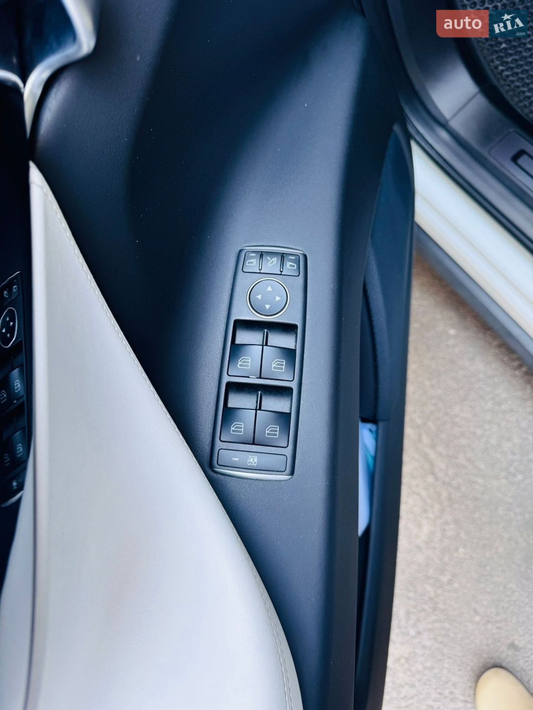 Tesla Model X 2020 VIN 5YJXCAE27LF272265 фото оголошення 17 з 25