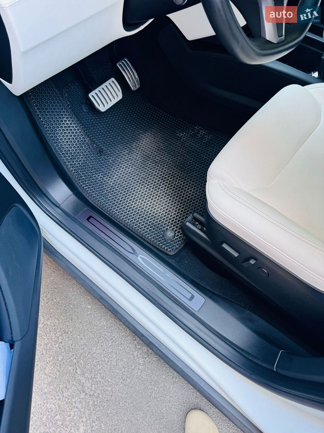 Tesla Model X 2020 VIN 5YJXCAE27LF272265 фото оголошення 18 з 25