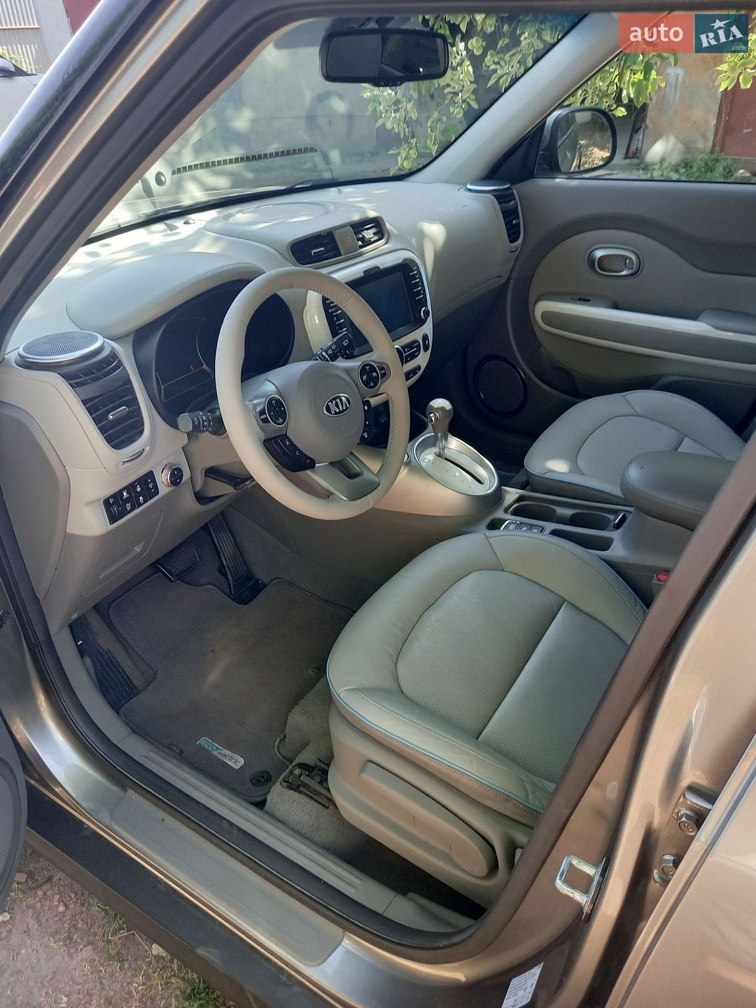 Kia Soul 2016 VIN KNAJX81EFG7018004 фото оголошення 10 з 19