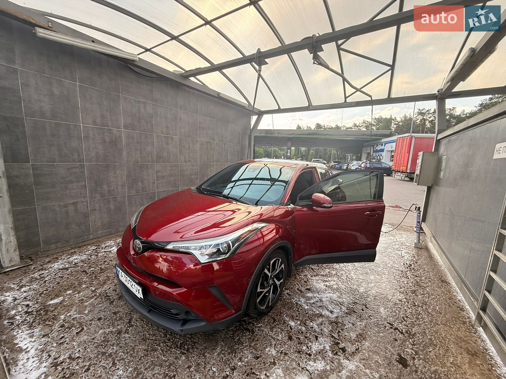 Toyota C-HR 2018 VIN JTNKHMBX4J1002893 фото оголошення 4 з 11
