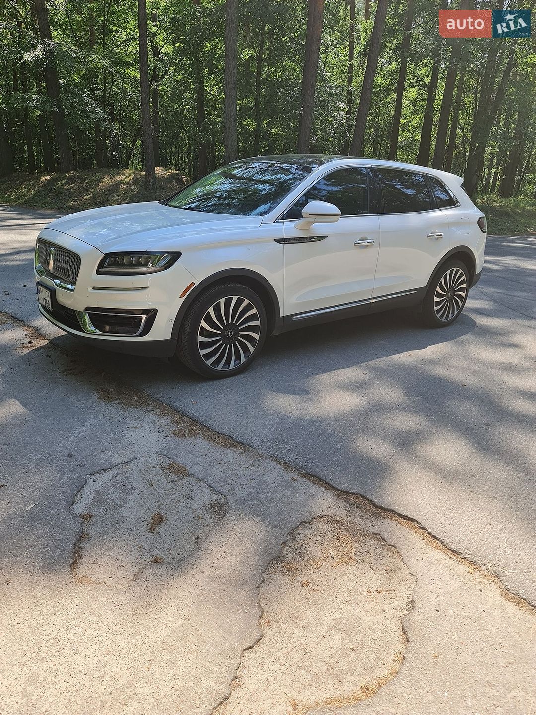 Lincoln Nautilus 2019 VIN 2LMPJ9JP2KBL32440 фото оголошення 17 з 26