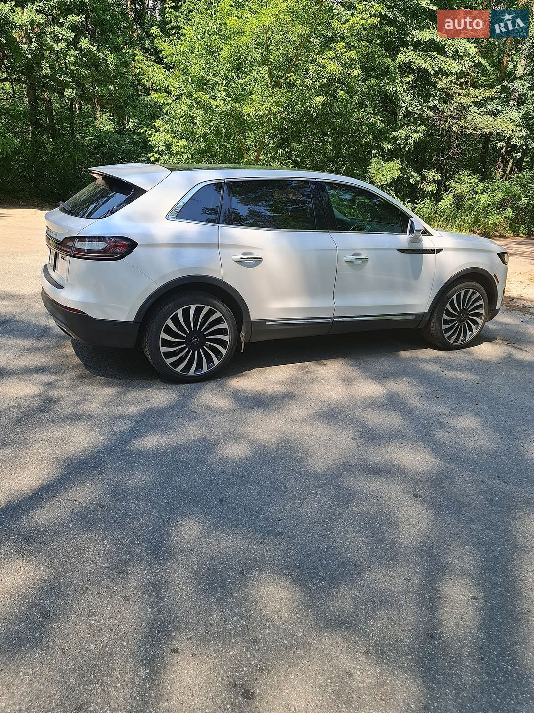 Lincoln Nautilus 2019 VIN 2LMPJ9JP2KBL32440 фото оголошення 20 з 26