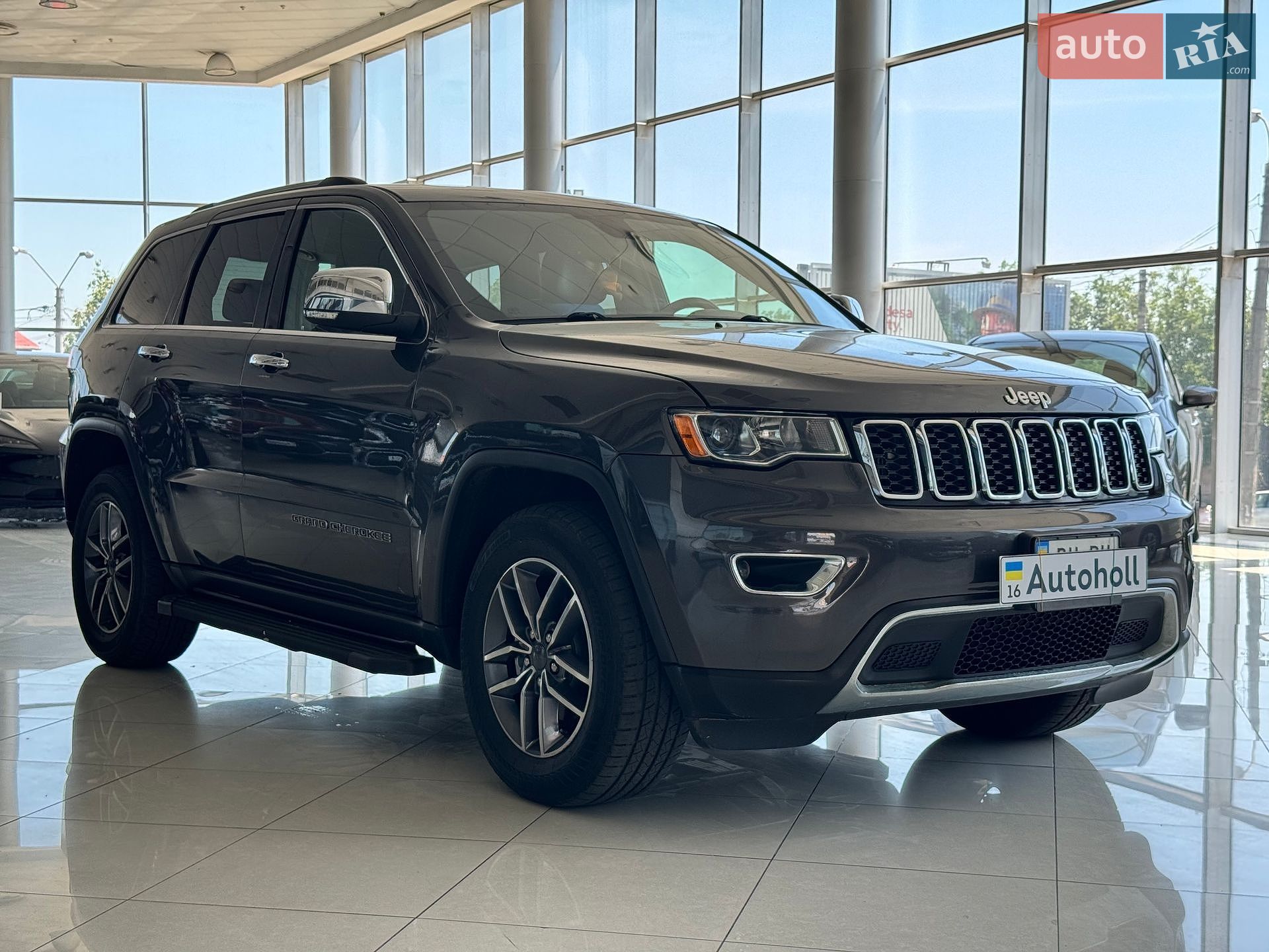 Jeep Grand Cherokee 2019 VIN 1C4RJFBG7KC687481 фото оголошення 2 з 18