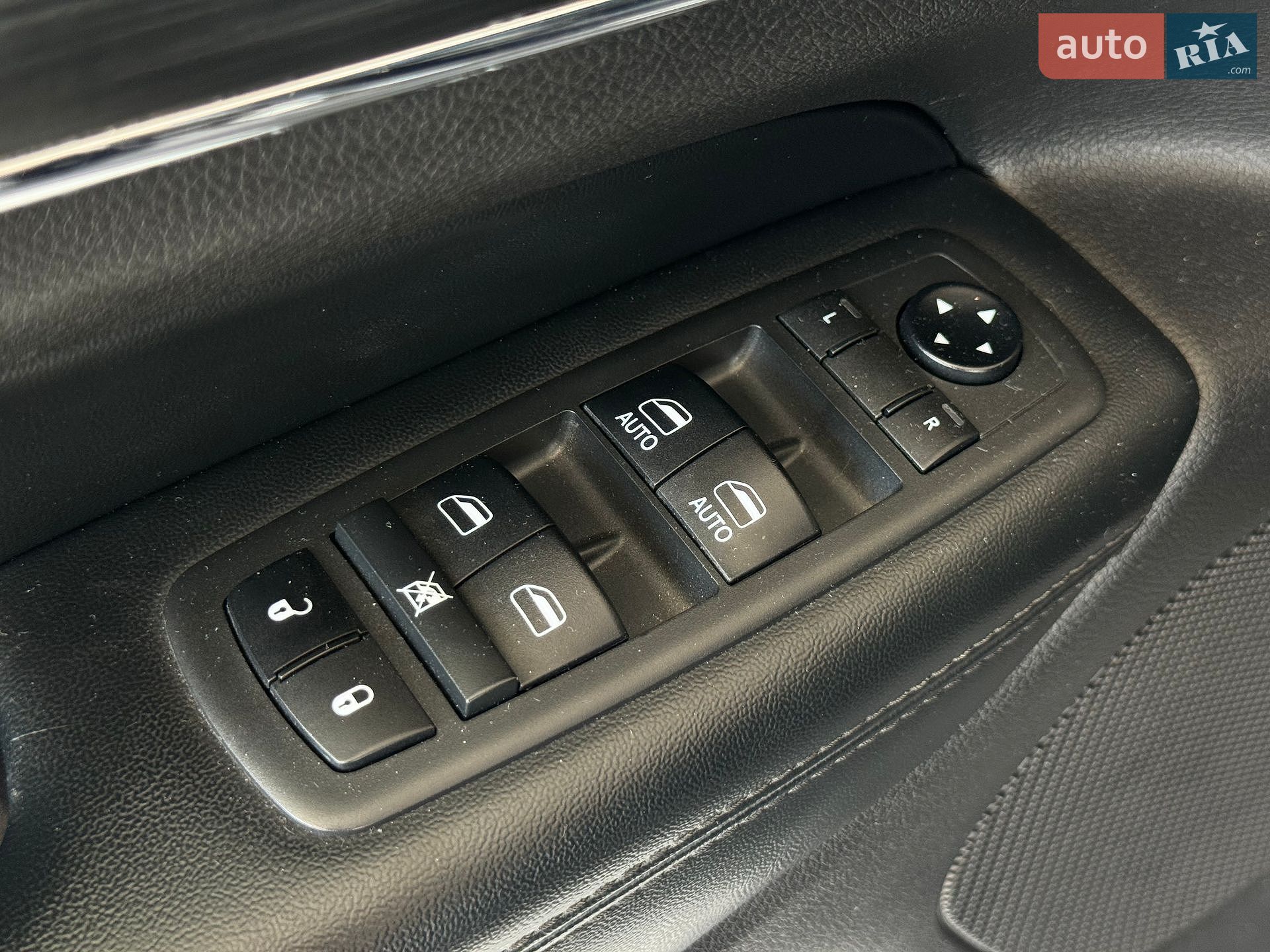 Jeep Grand Cherokee 2019 VIN 1C4RJFBG7KC687481 фото оголошення 11 з 18