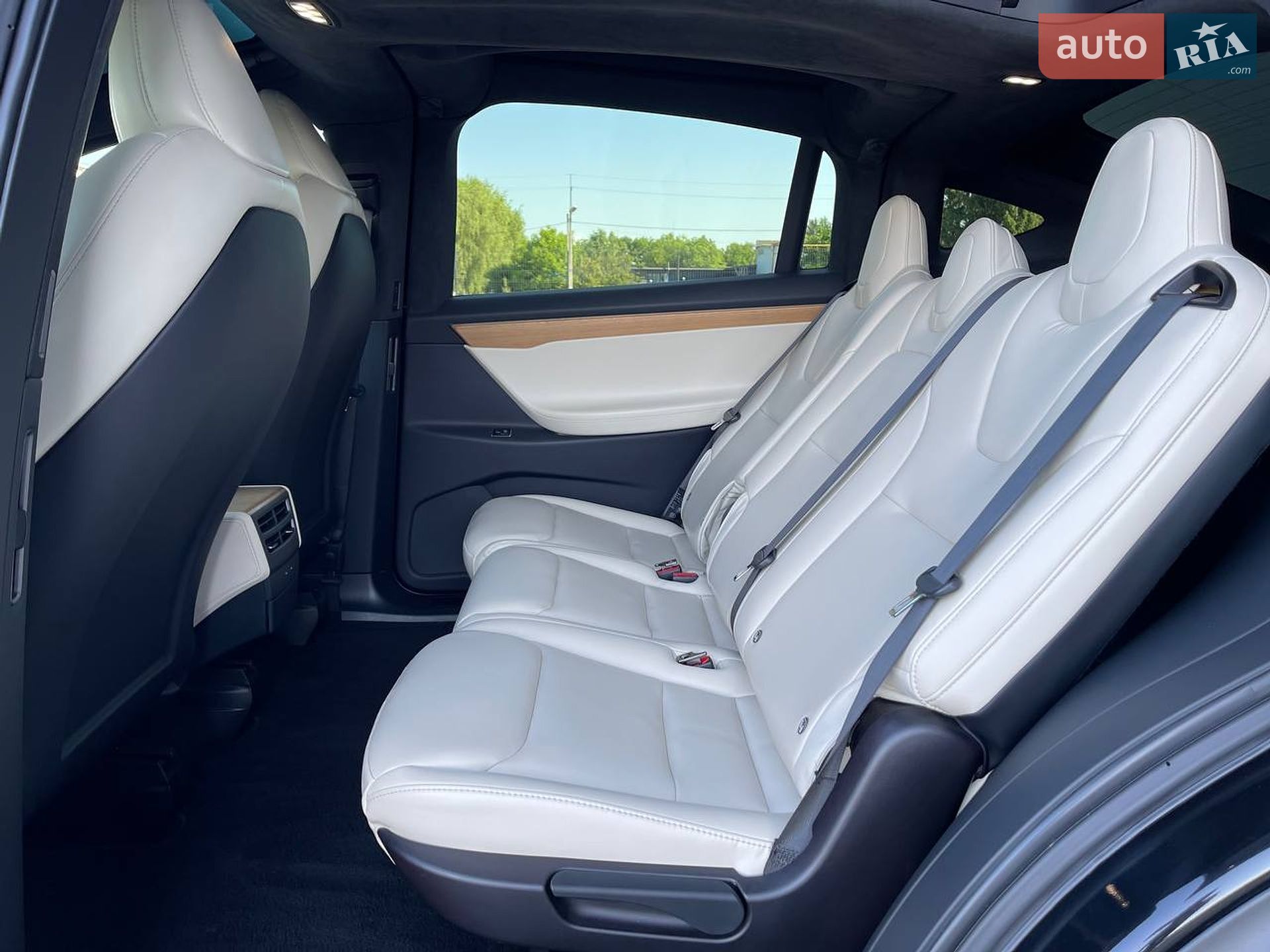 Tesla Model X 2020 VIN 5YJXCCE24LF293117 фото оголошення 12 з 26
