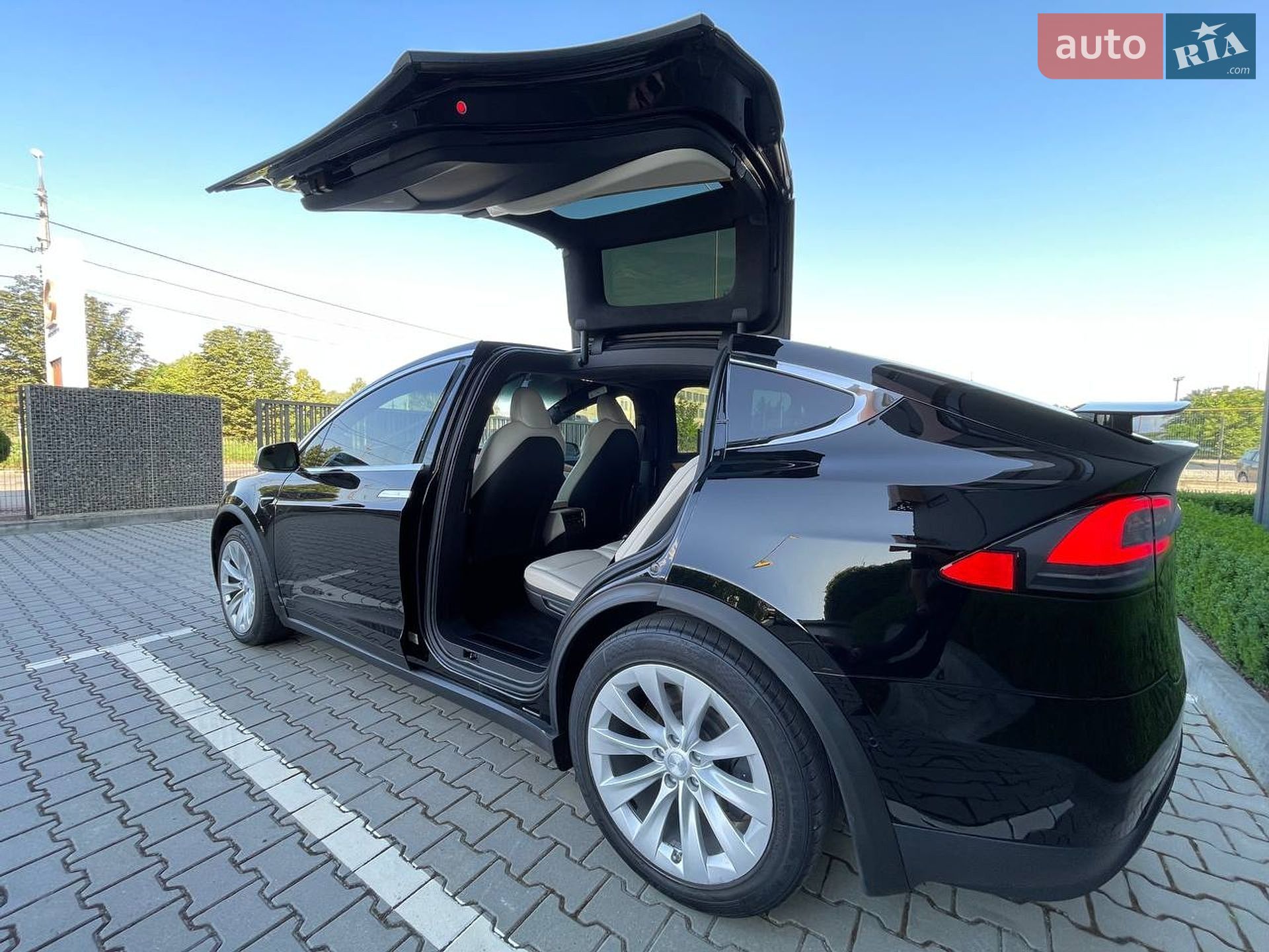Tesla Model X 2020 VIN 5YJXCCE24LF293117 фото оголошення 13 з 26