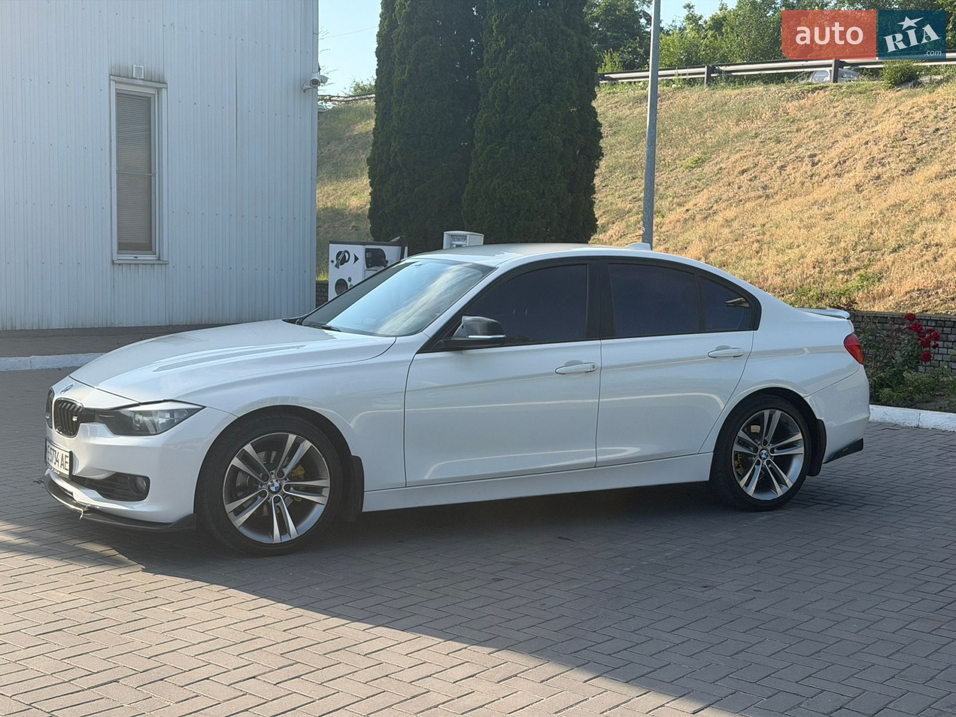BMW 3 Series 2012 VIN WBA3B11040J403787 фото оголошення 3 з 16