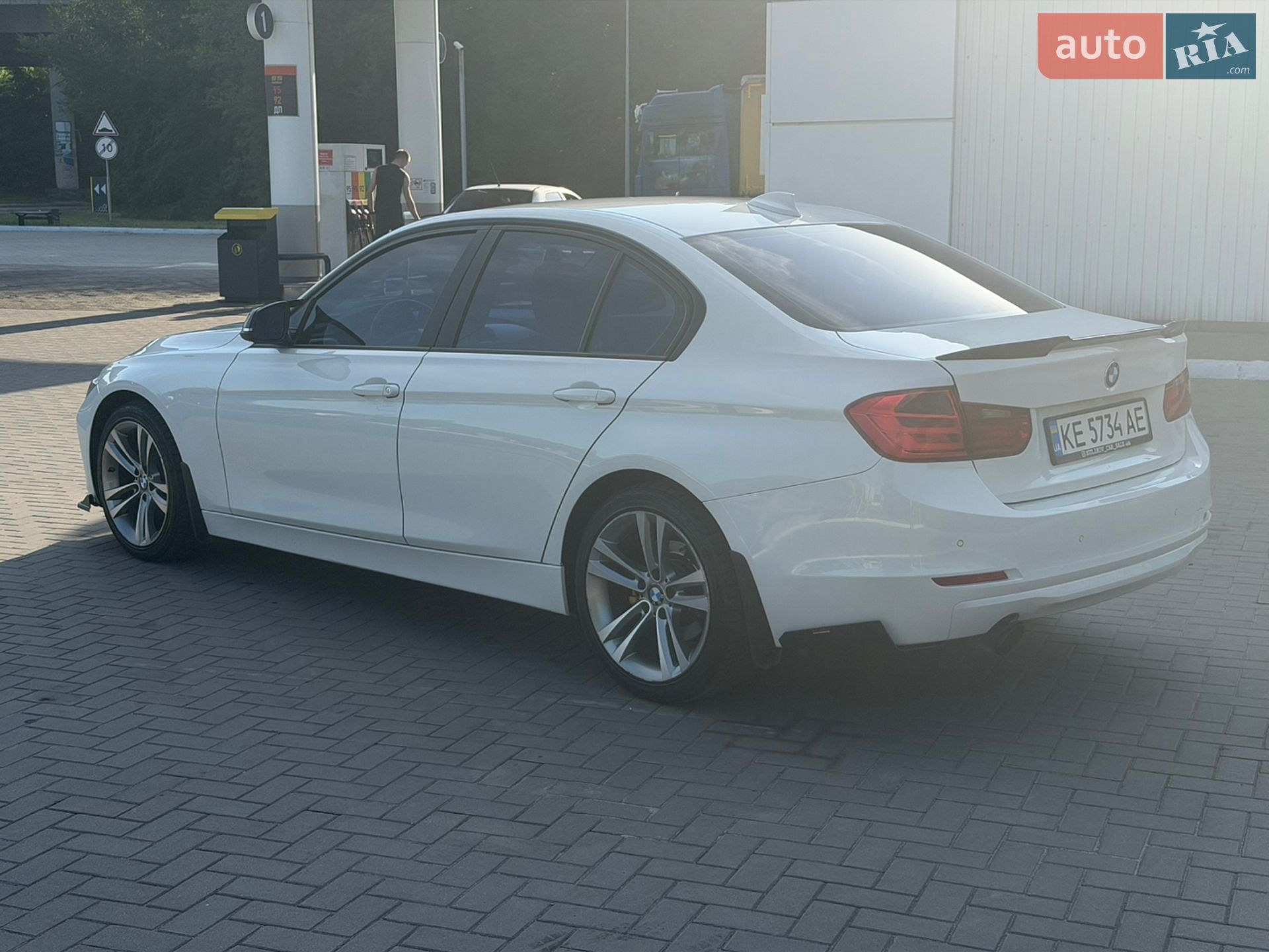 BMW 3 Series 2012 VIN WBA3B11040J403787 фото оголошення 4 з 16
