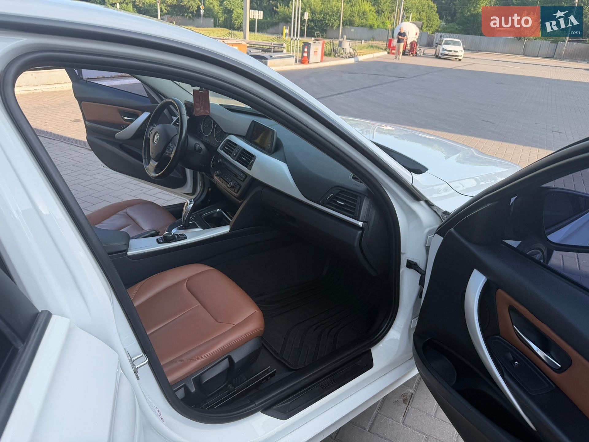 BMW 3 Series 2012 VIN WBA3B11040J403787 фото оголошення 11 з 16