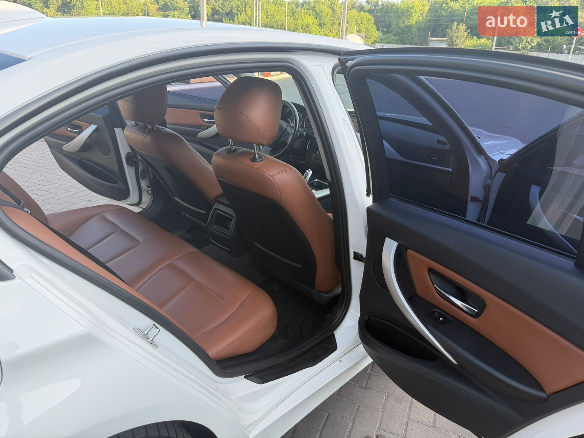 BMW 3 Series 2012 VIN WBA3B11040J403787 фото оголошення 12 з 16