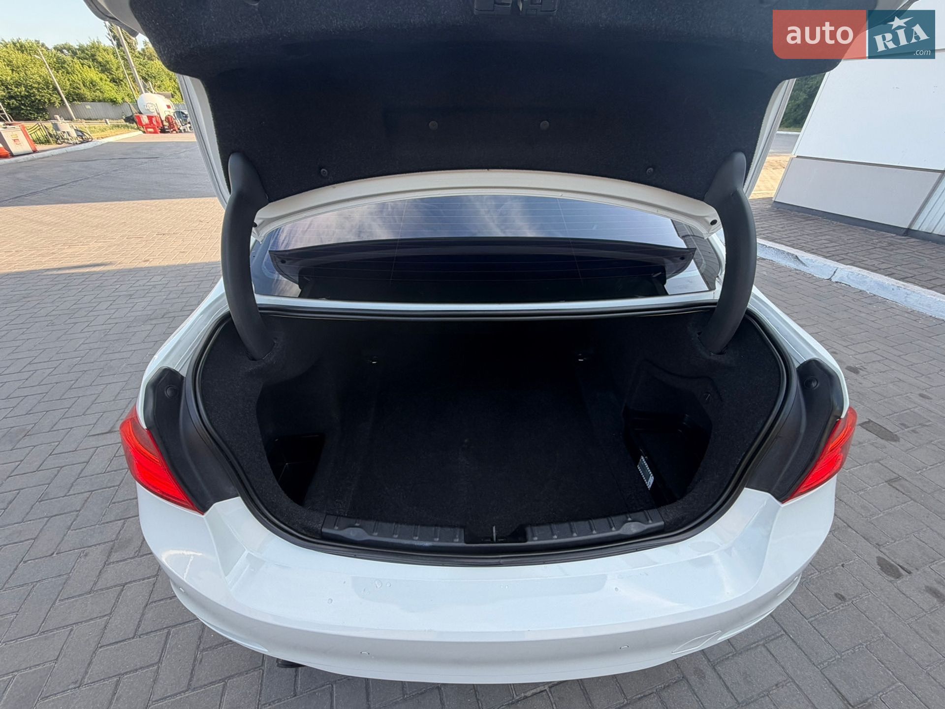 BMW 3 Series 2012 VIN WBA3B11040J403787 фото оголошення 16 з 16
