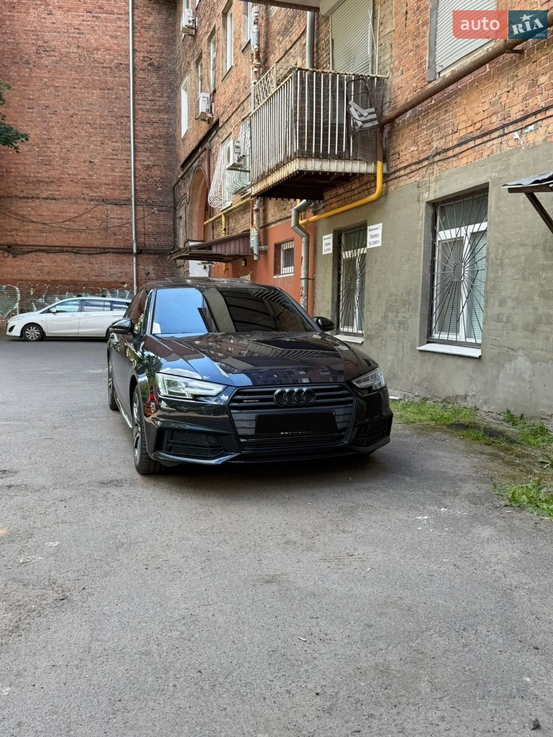 Audi A4 2018 VIN WAUENAF48JN015659 фото оголошення 18 з 20