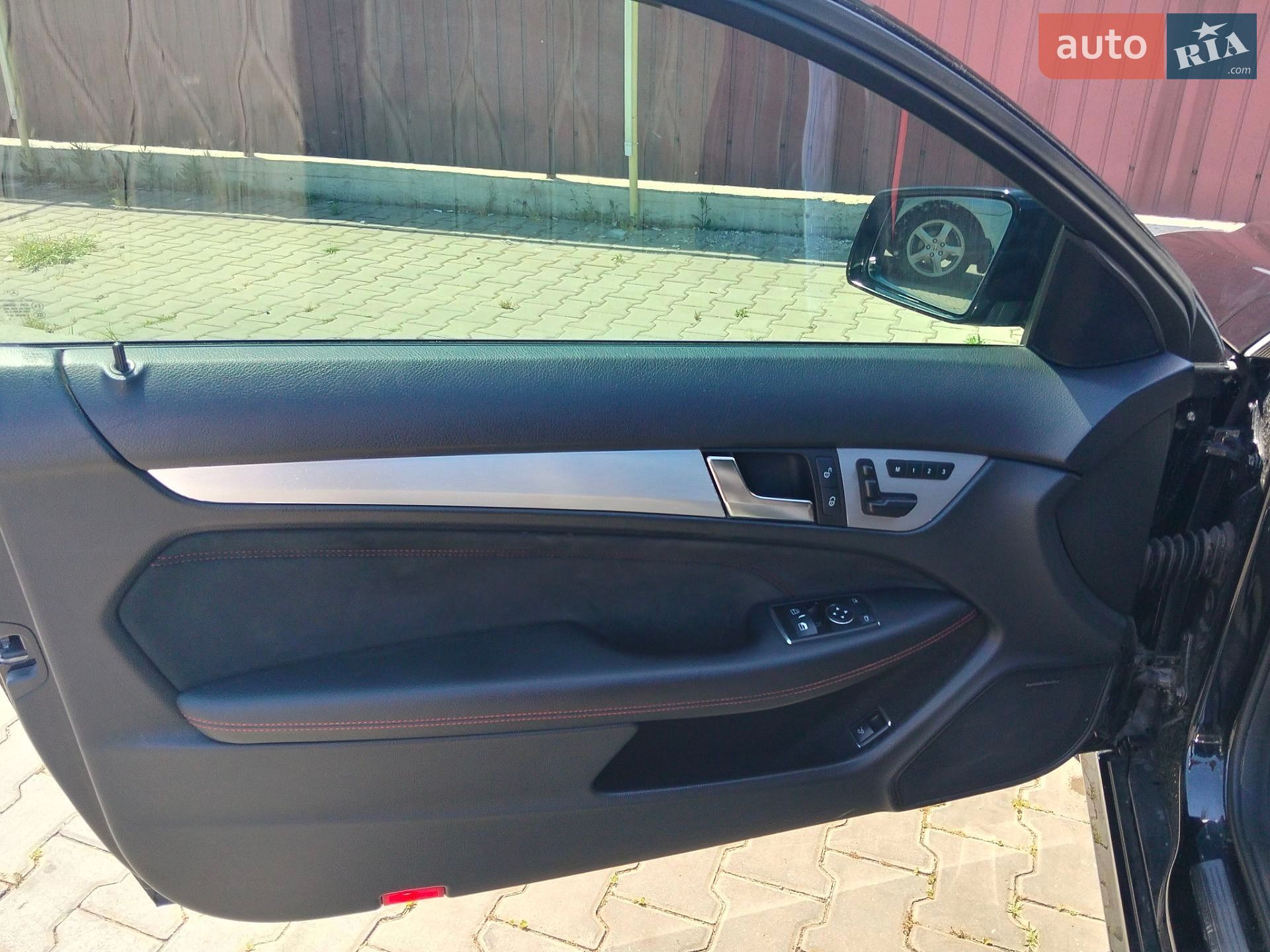 Mercedes-Benz C-Class 2012 VIN WDDGJ4HB0DF963515 фото оголошення 9 з 21