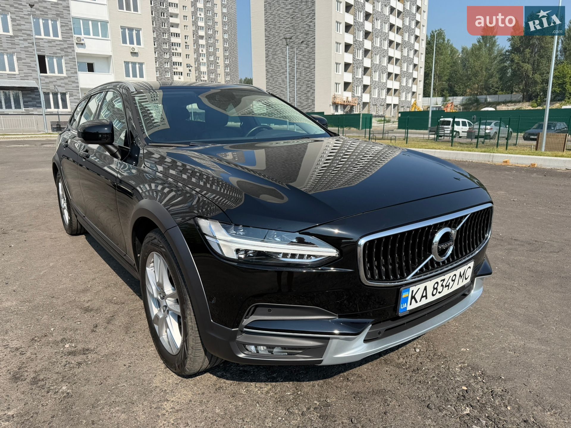 Volvo V90 Cross Country 2018 VIN YV1PZ25TCK1076503 фото оголошення 2 з 33