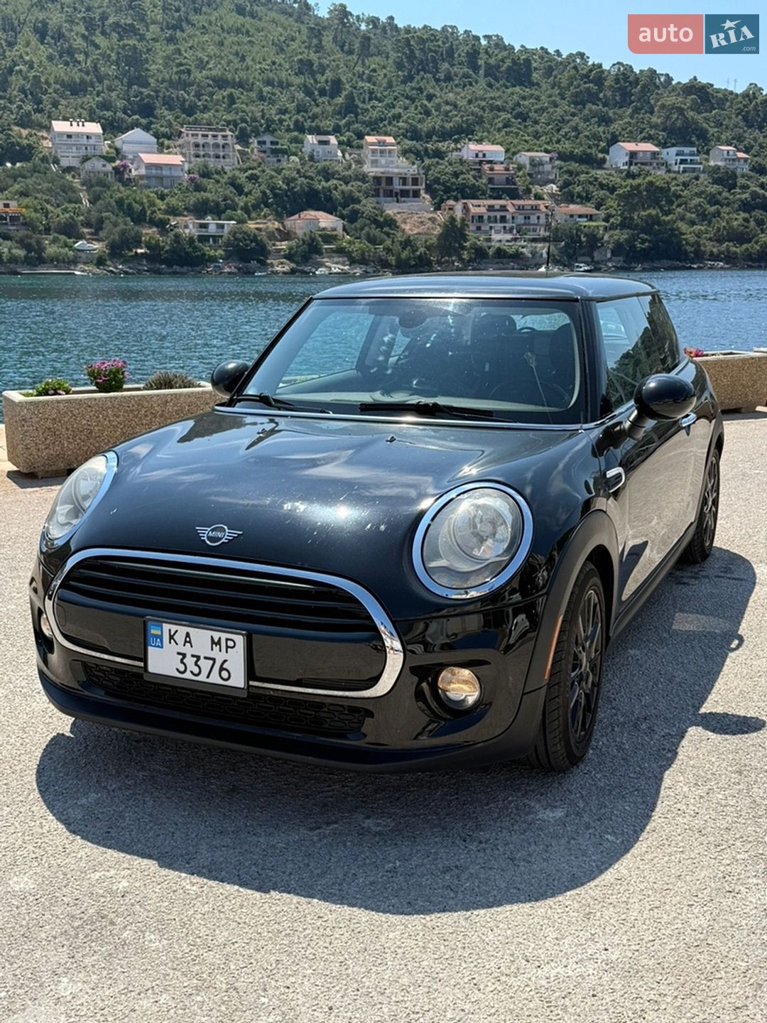MINI Cooper 2019 VIN WMWXP5C58K2L07953 фото оголошення 2 з 22