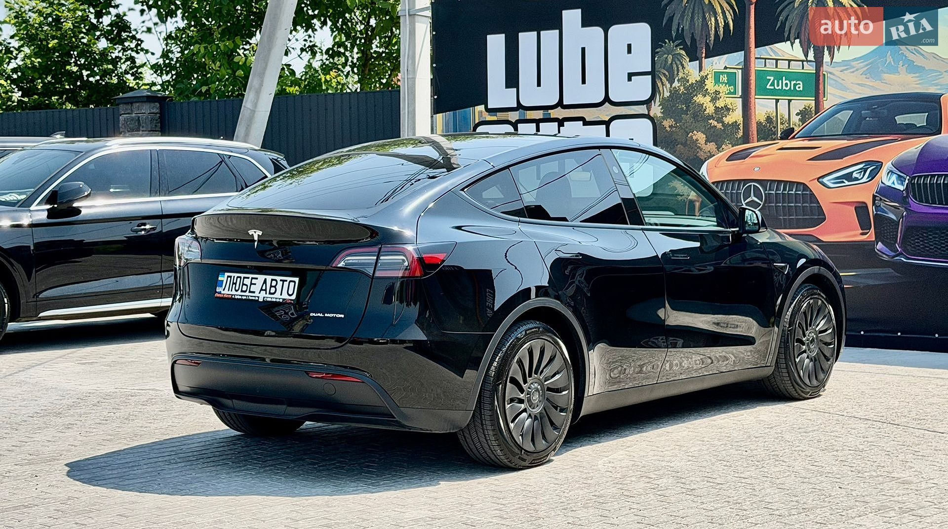 Tesla Model Y 2024 VIN 7SAYGAEE7SF245152 фото оголошення 18 з 35