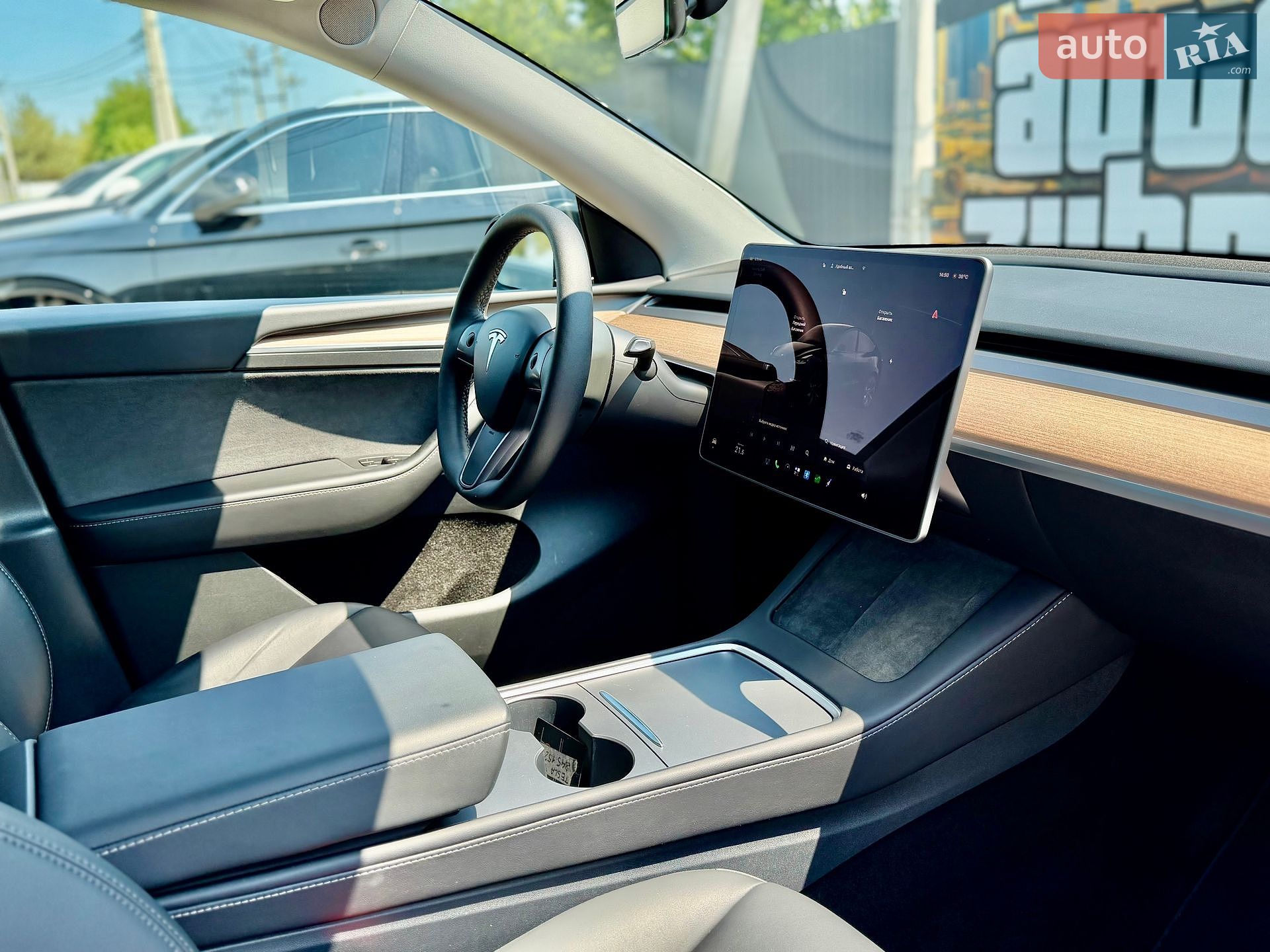 Tesla Model Y 2024 VIN 7SAYGAEE7SF245152 фото оголошення 20 з 35