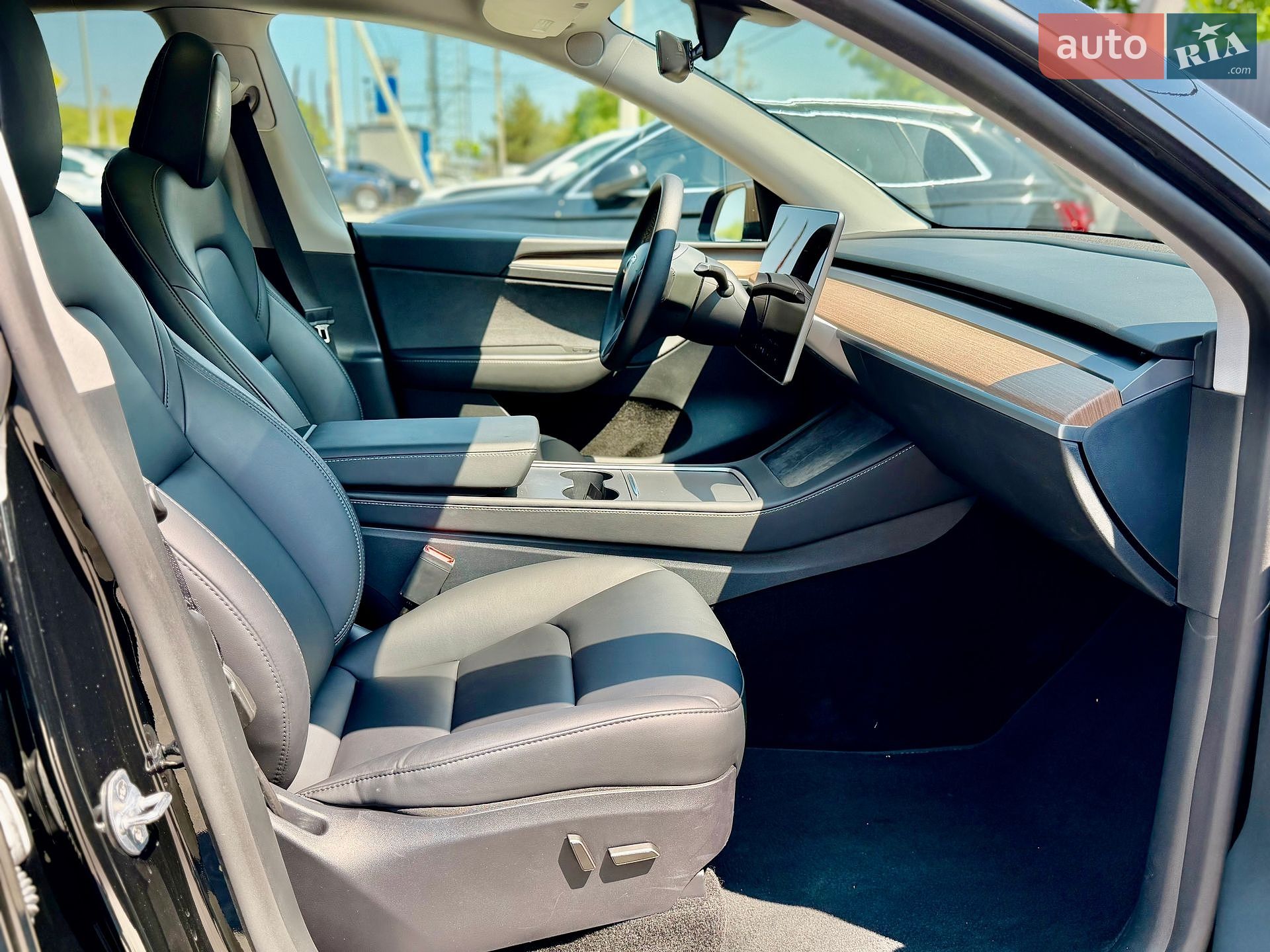 Tesla Model Y 2024 VIN 7SAYGAEE7SF245152 фото оголошення 21 з 35