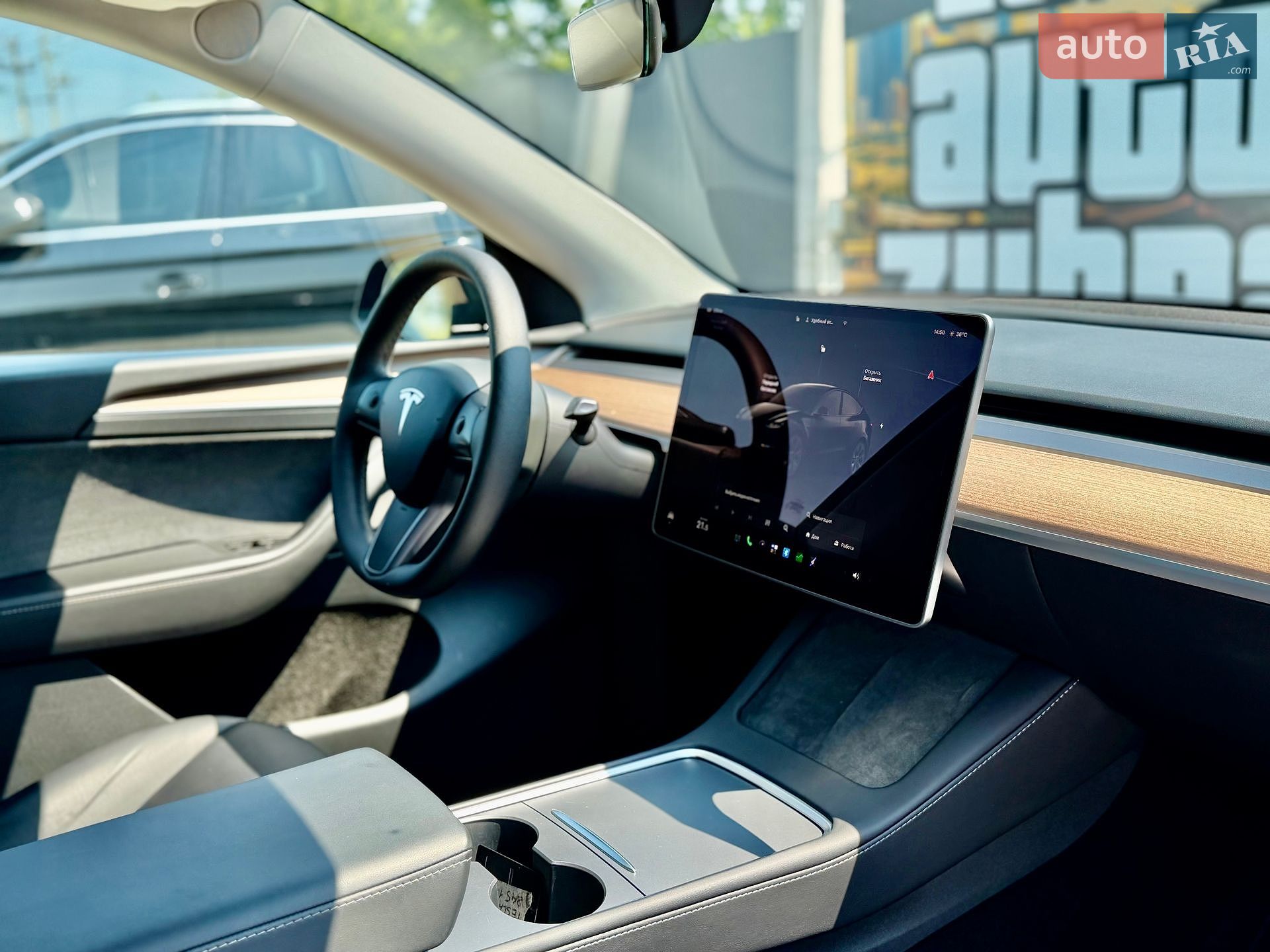 Tesla Model Y 2024 VIN 7SAYGAEE7SF245152 фото оголошення 23 з 35