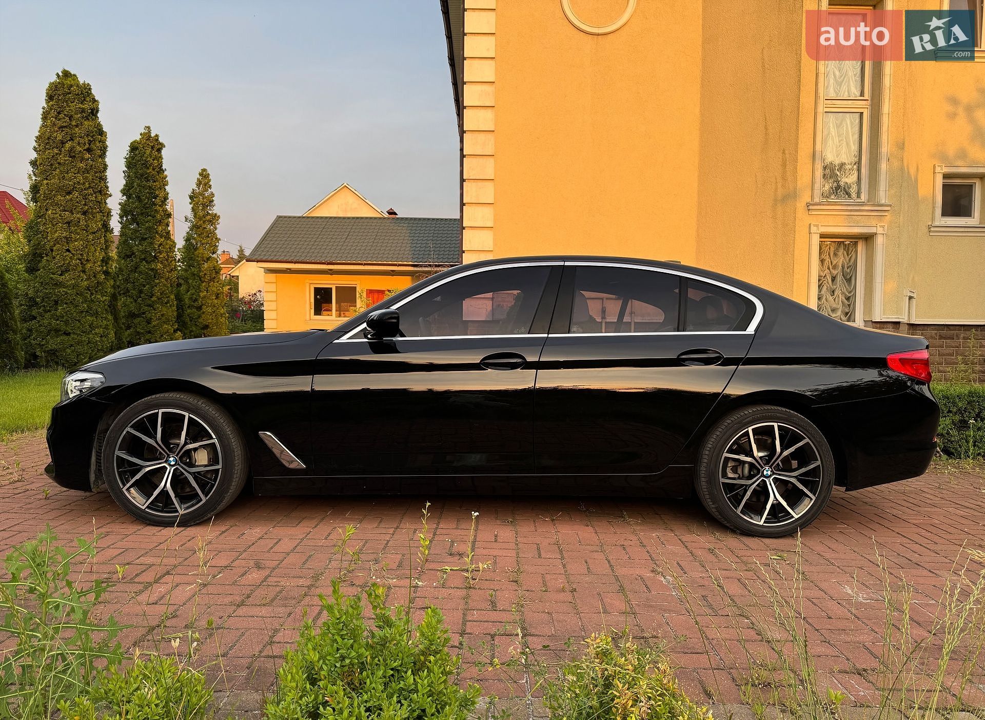 BMW 5 Series 2019 VIN WBAJA5C54KWW29974 фото оголошення 6 з 31