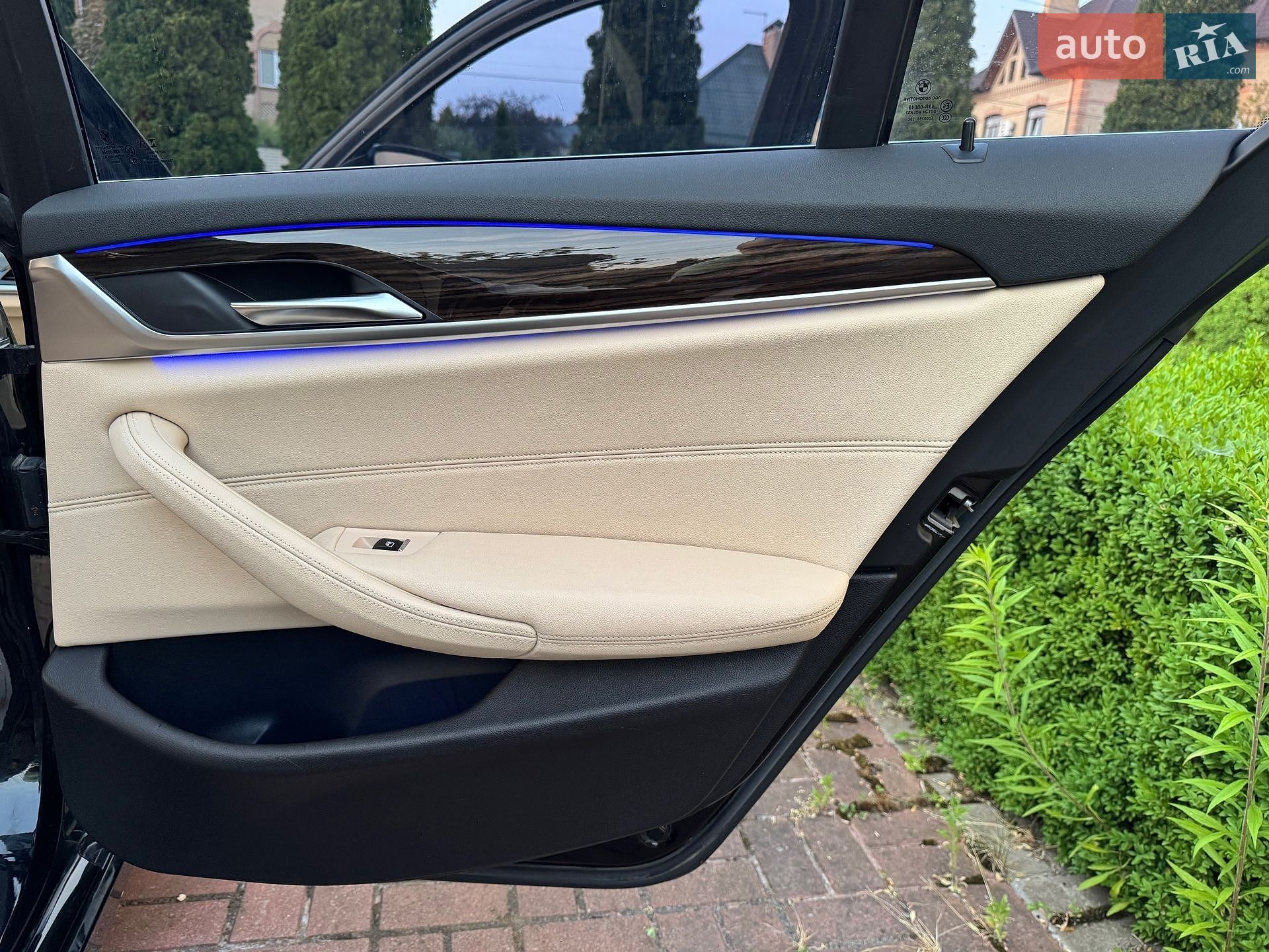 BMW 5 Series 2019 VIN WBAJA5C54KWW29974 фото оголошення 24 з 31