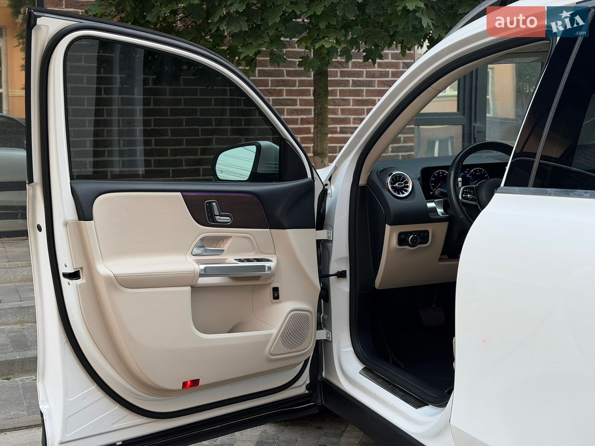 Mercedes-Benz GLB-Class 2019 VIN WDC4M4GB8LW011750 фото оголошення 14 з 51
