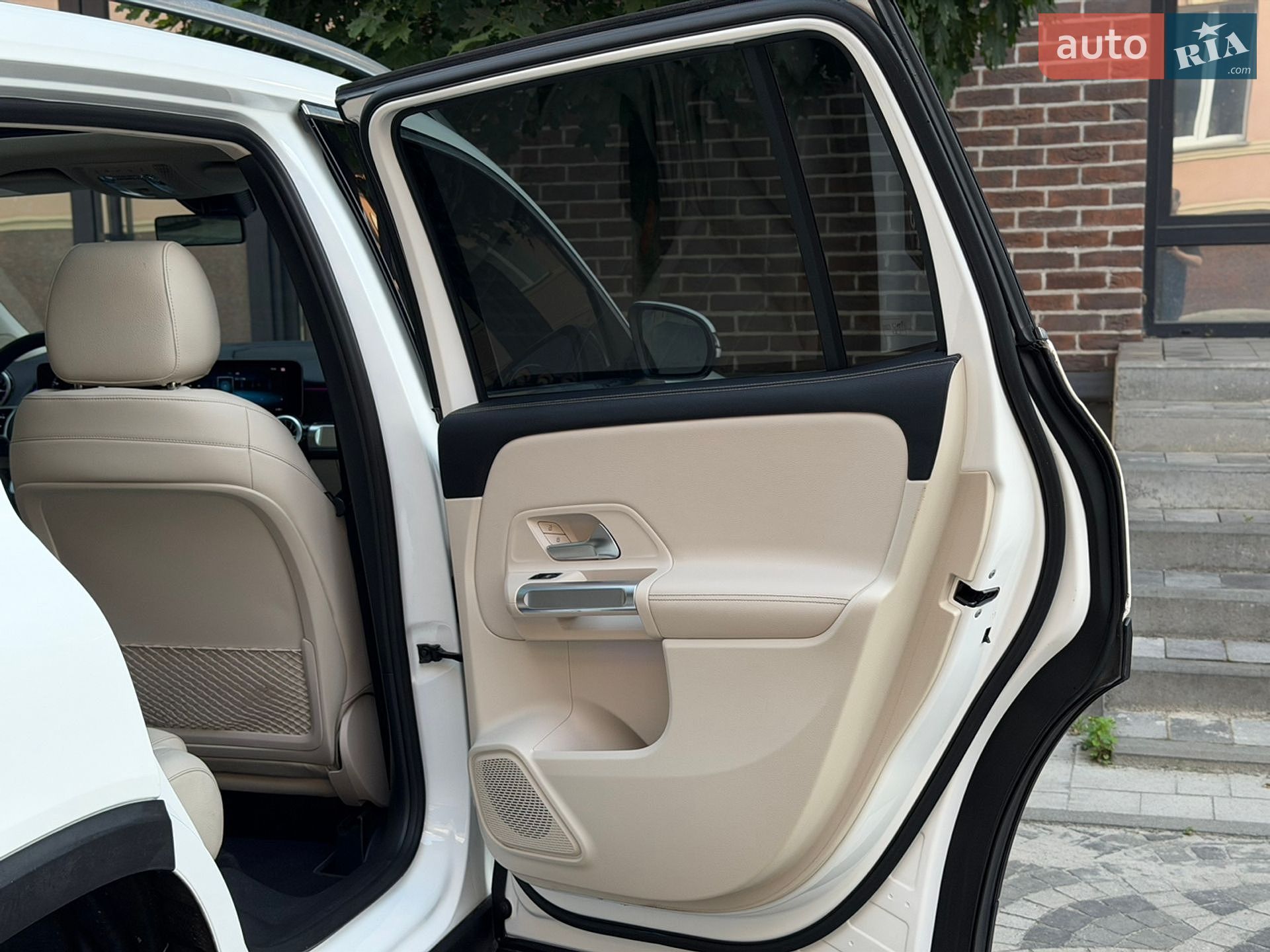 Mercedes-Benz GLB-Class 2019 VIN WDC4M4GB8LW011750 фото оголошення 38 з 51