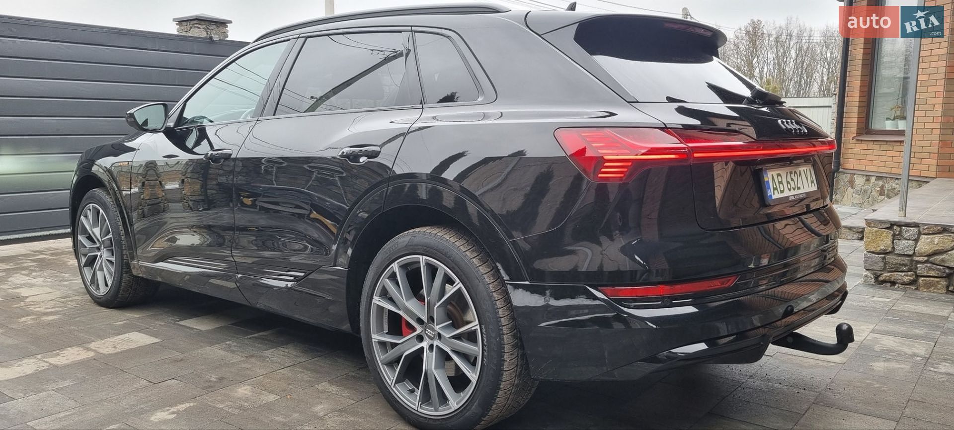 Audi e-tron 2019 VIN WAUZZZGE0LB012657 фото оголошення 4 з 20