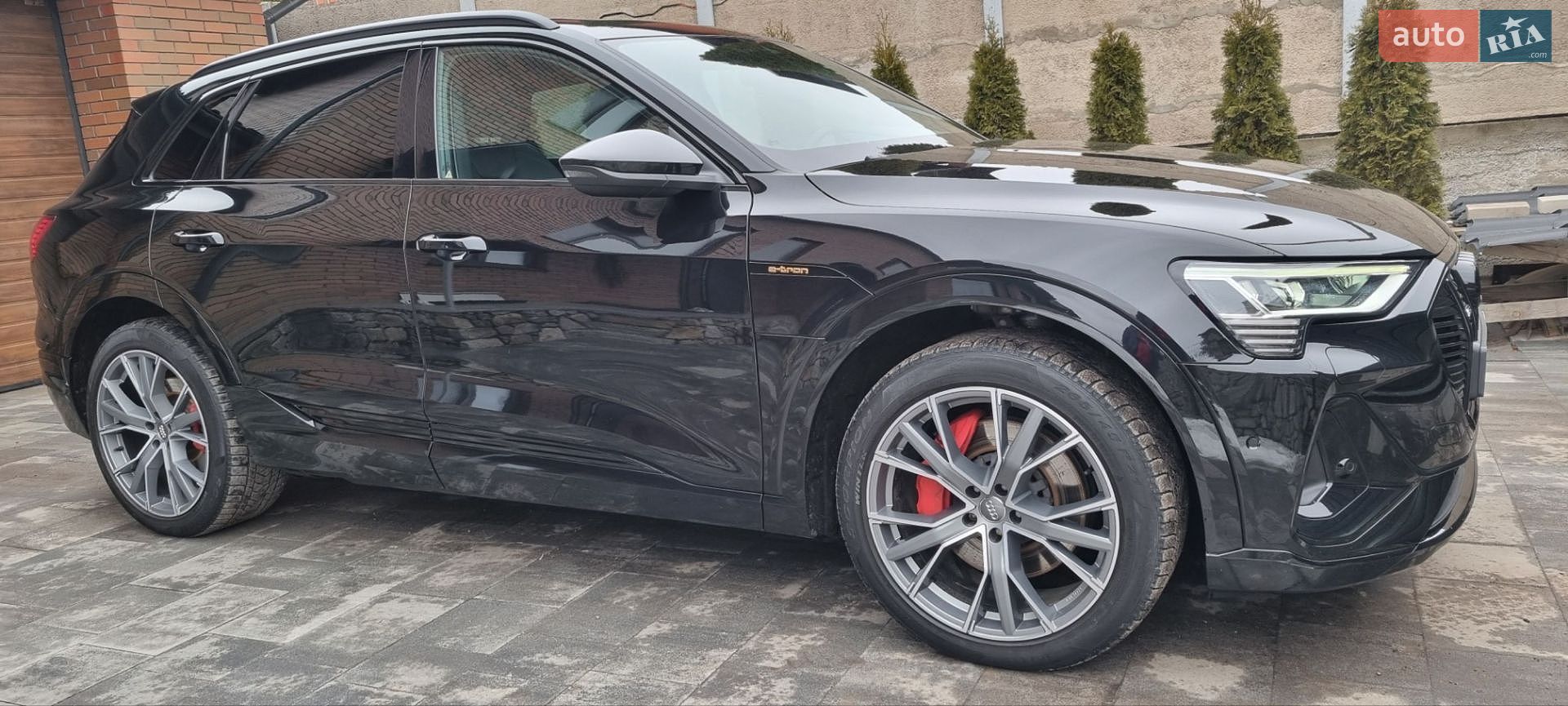 Audi e-tron 2019 VIN WAUZZZGE0LB012657 фото оголошення 3 з 20