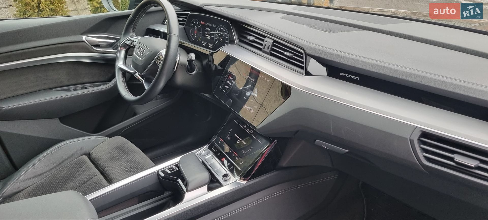 Audi e-tron 2019 VIN WAUZZZGE0LB012657 фото оголошення 16 з 20