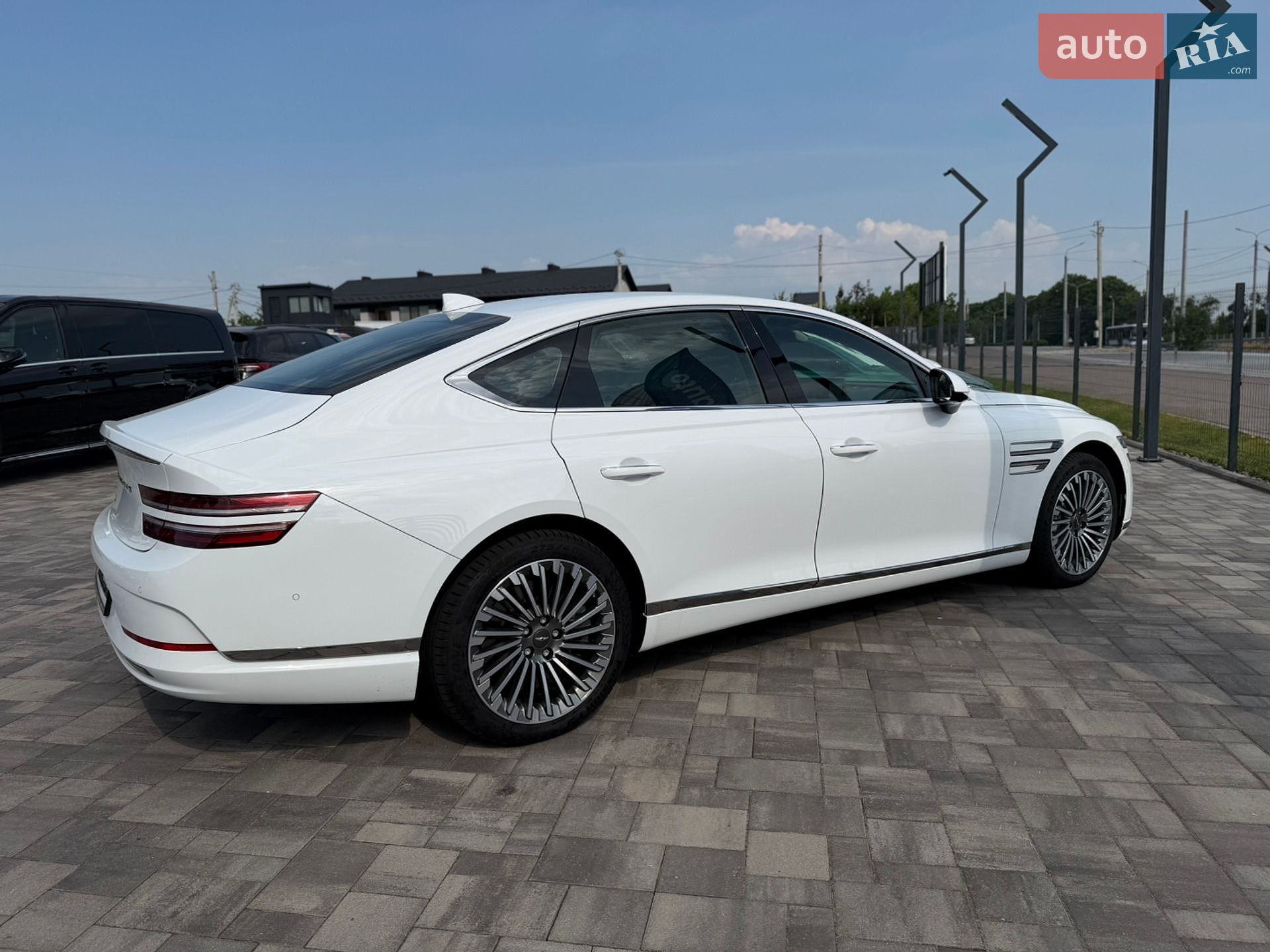 Genesis G80 2022 VIN KMTGE4S14PU004246 фото оголошення 4 з 29