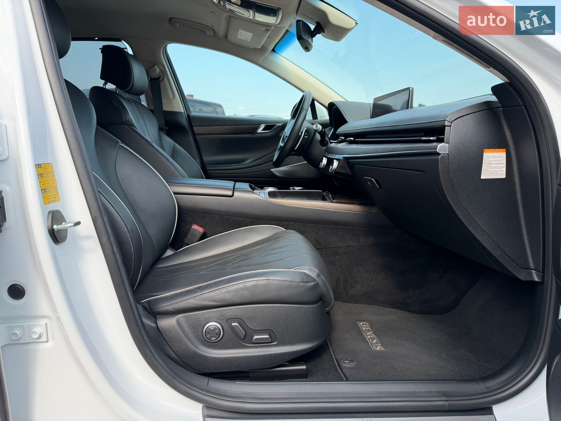 Genesis G80 2022 VIN KMTGE4S14PU004246 фото оголошення 18 з 29