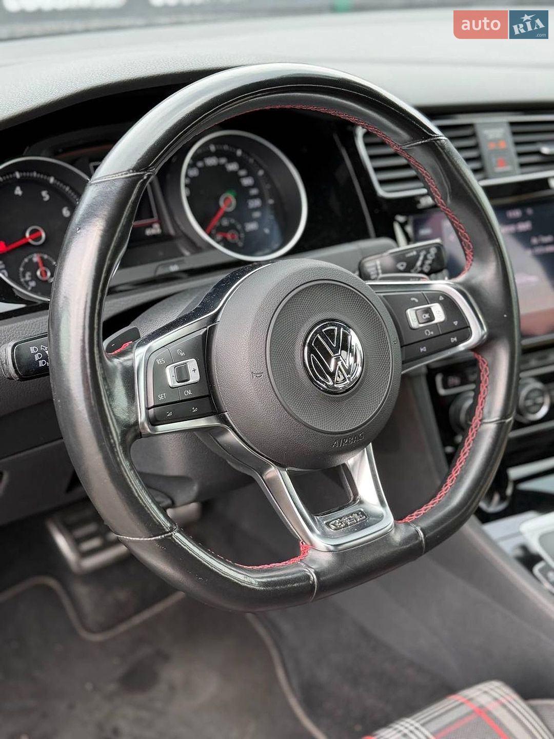 Volkswagen Golf GTI 2018 VIN 3VW447AU7JM292368 фото оголошення 3 з 16