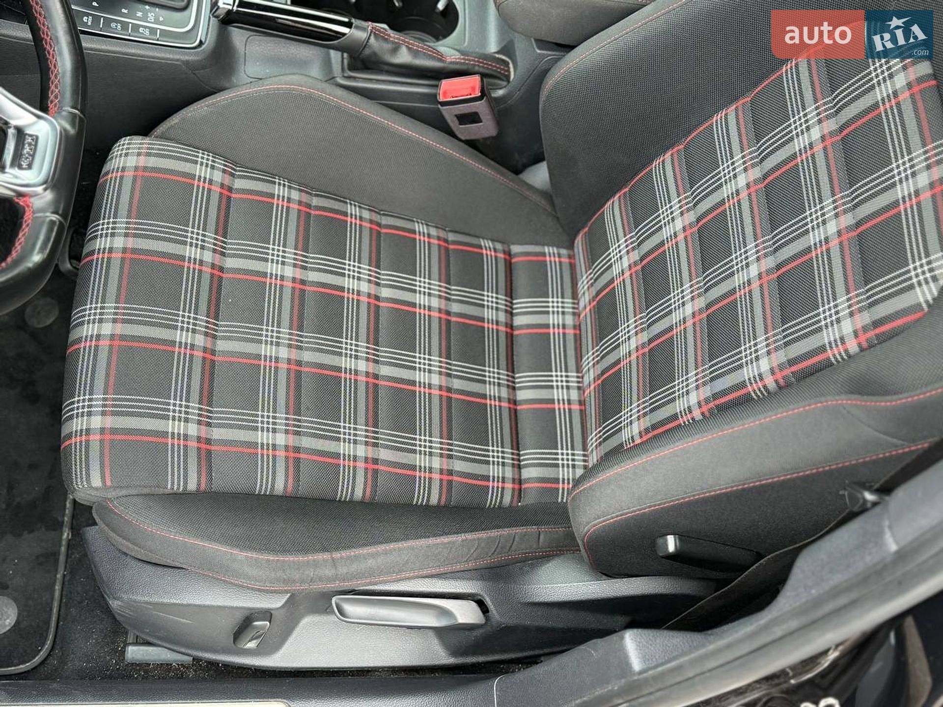 Volkswagen Golf GTI 2018 VIN 3VW447AU7JM292368 фото оголошення 4 з 16