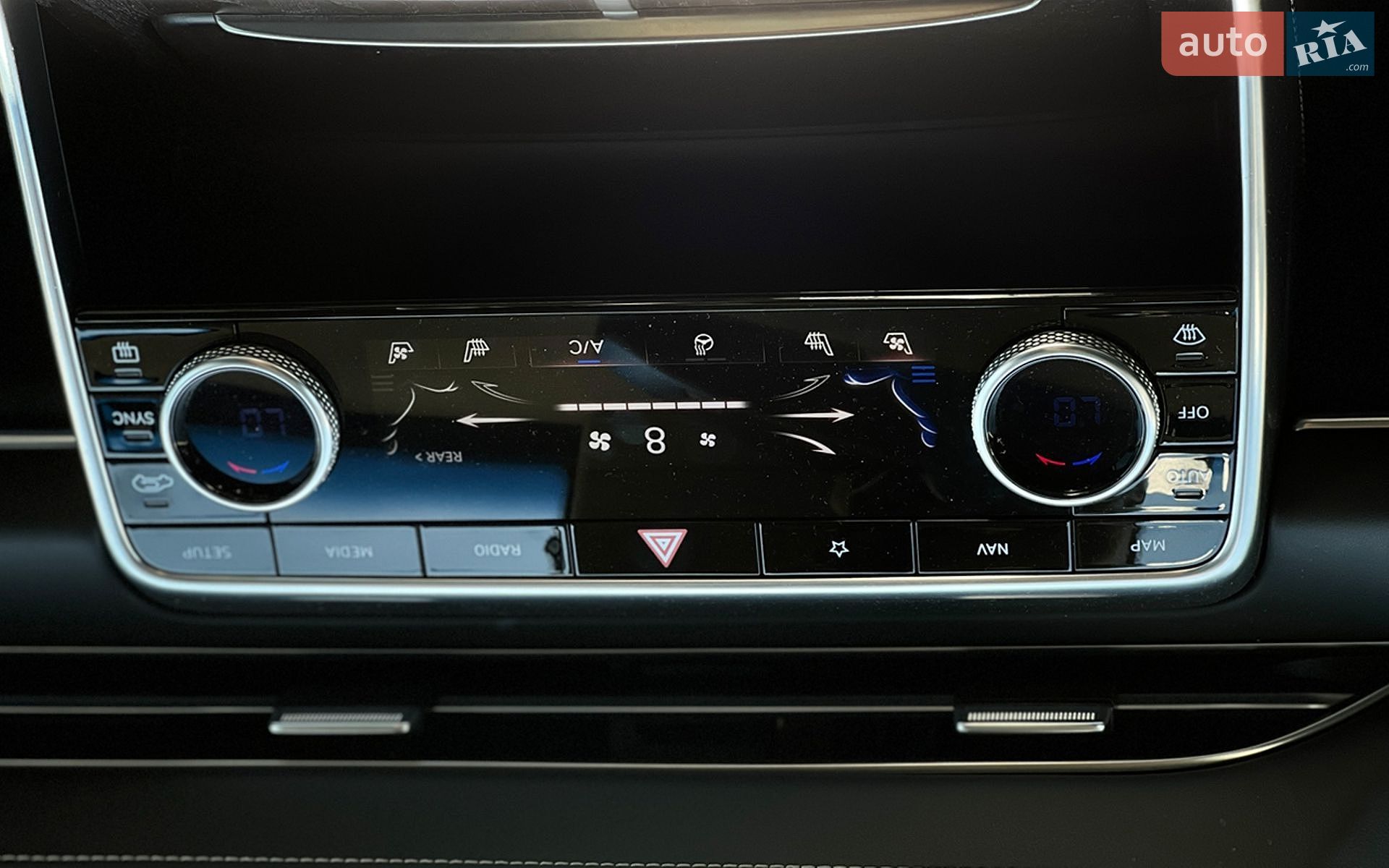 Genesis GV80 2022 VIN KMUHCESC8NU094026 фото оголошення 21 з 39