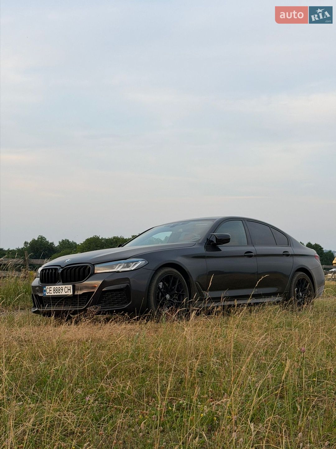 BMW 5 Series 2019 VIN WBAJA7C51KG911219 фото оголошення 2 з 17