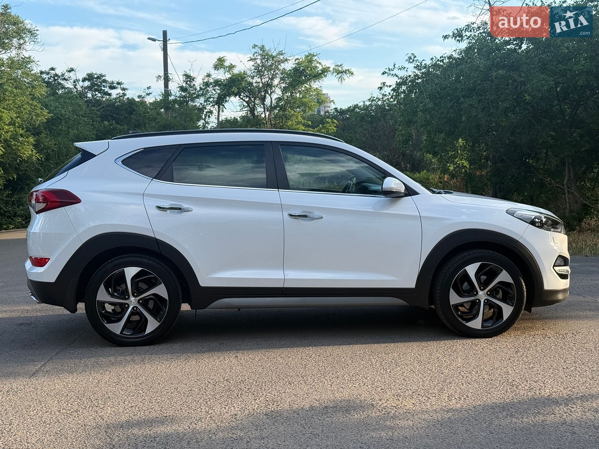 Hyundai Tucson 2017 VIN TMAJ381ADHJ393183 фото оголошення 13 з 60