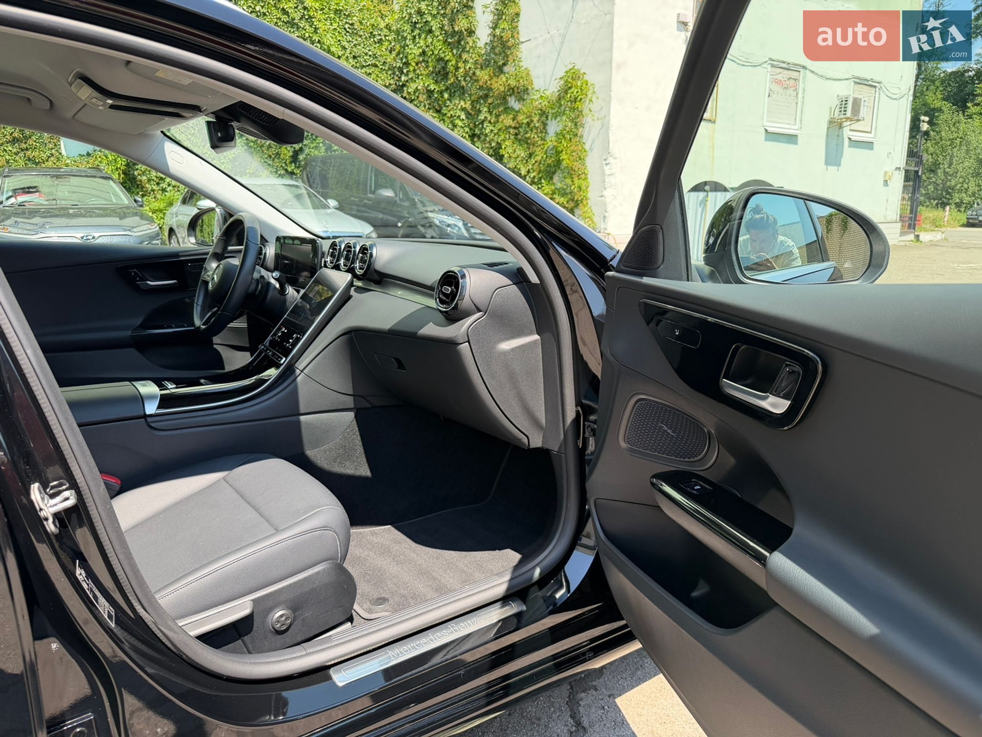 Mercedes-Benz C-Class 2023 VIN W1KAH0DB2PF094033 фото оголошення 17 з 47