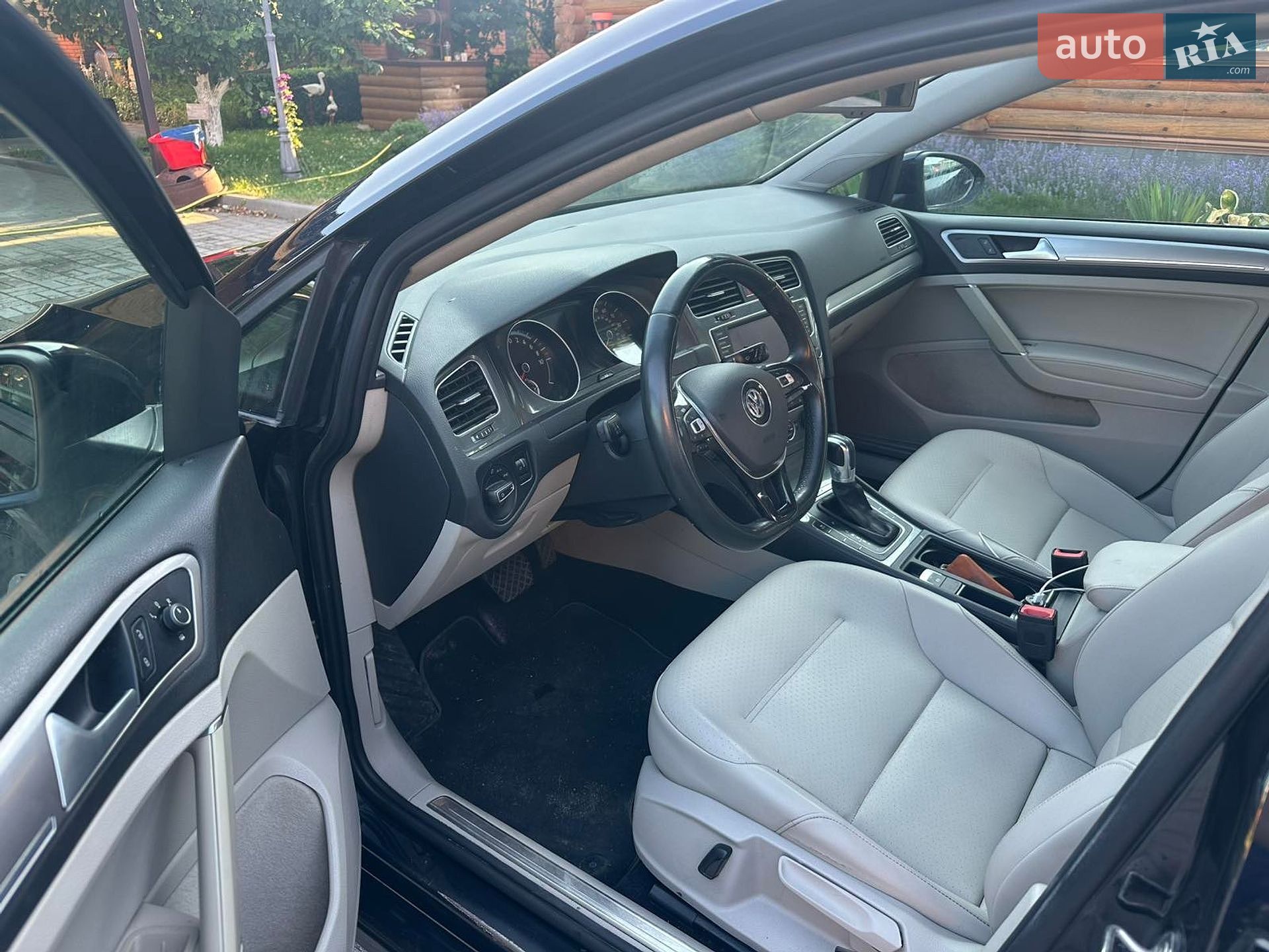Volkswagen e-Golf 2015 VIN WVWPP7AU9GW905056 фото оголошення 6 з 14