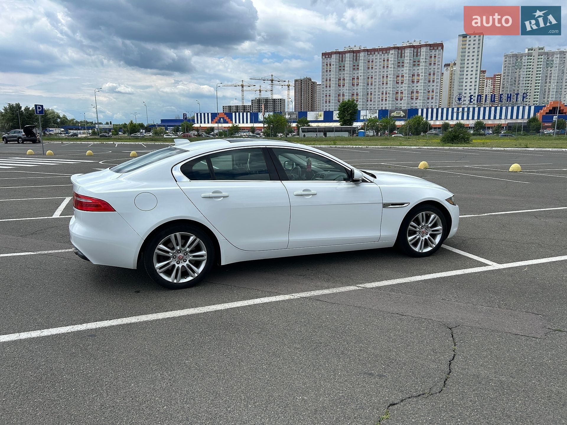 Jaguar XE 2019 VIN SAJAR4FX2KCP51724 фото оголошення 3 з 7