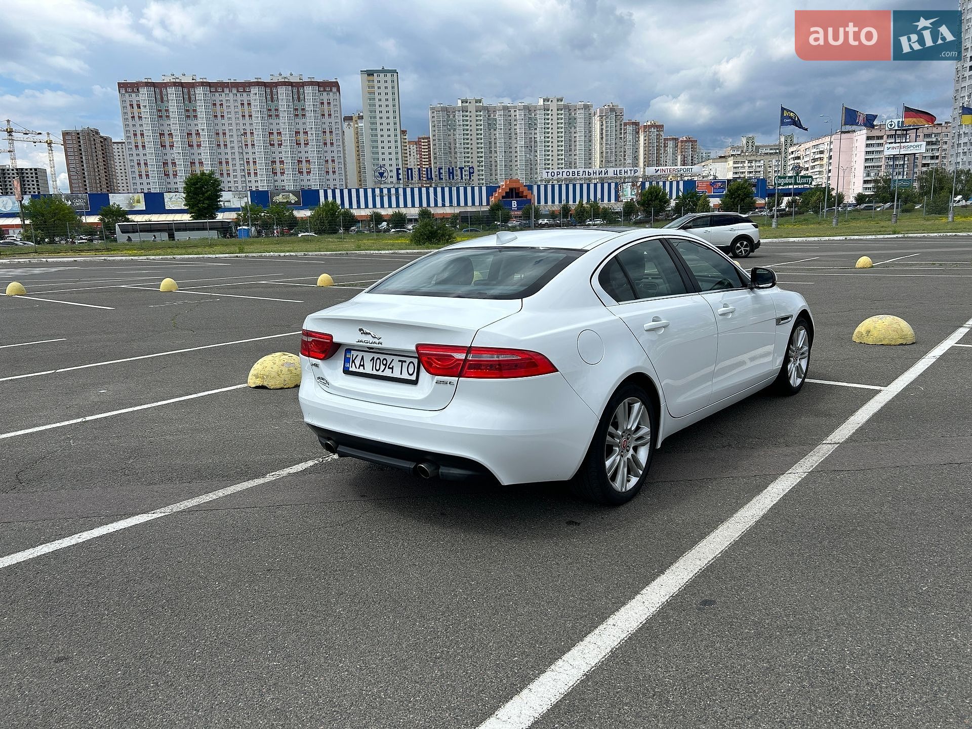 Jaguar XE 2019 VIN SAJAR4FX2KCP51724 фото оголошення 4 з 7