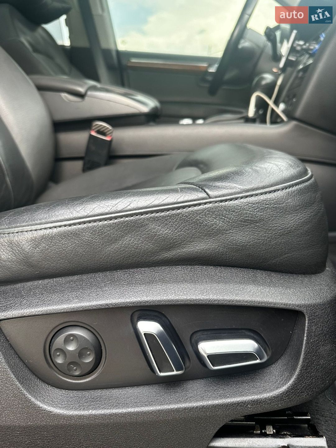 Audi Q7 2010 VIN WA1LMAFE1BD001397 фото оголошення 27 з 65