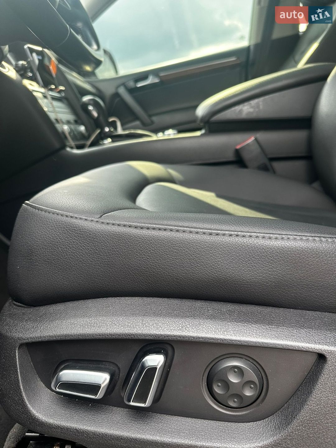 Audi Q7 2010 VIN WA1LMAFE1BD001397 фото оголошення 32 з 65