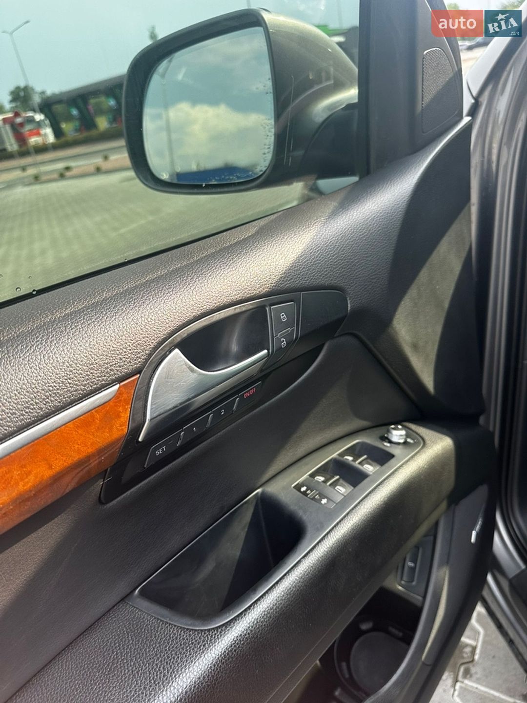 Audi Q7 2010 VIN WA1LMAFE1BD001397 фото оголошення 33 з 65