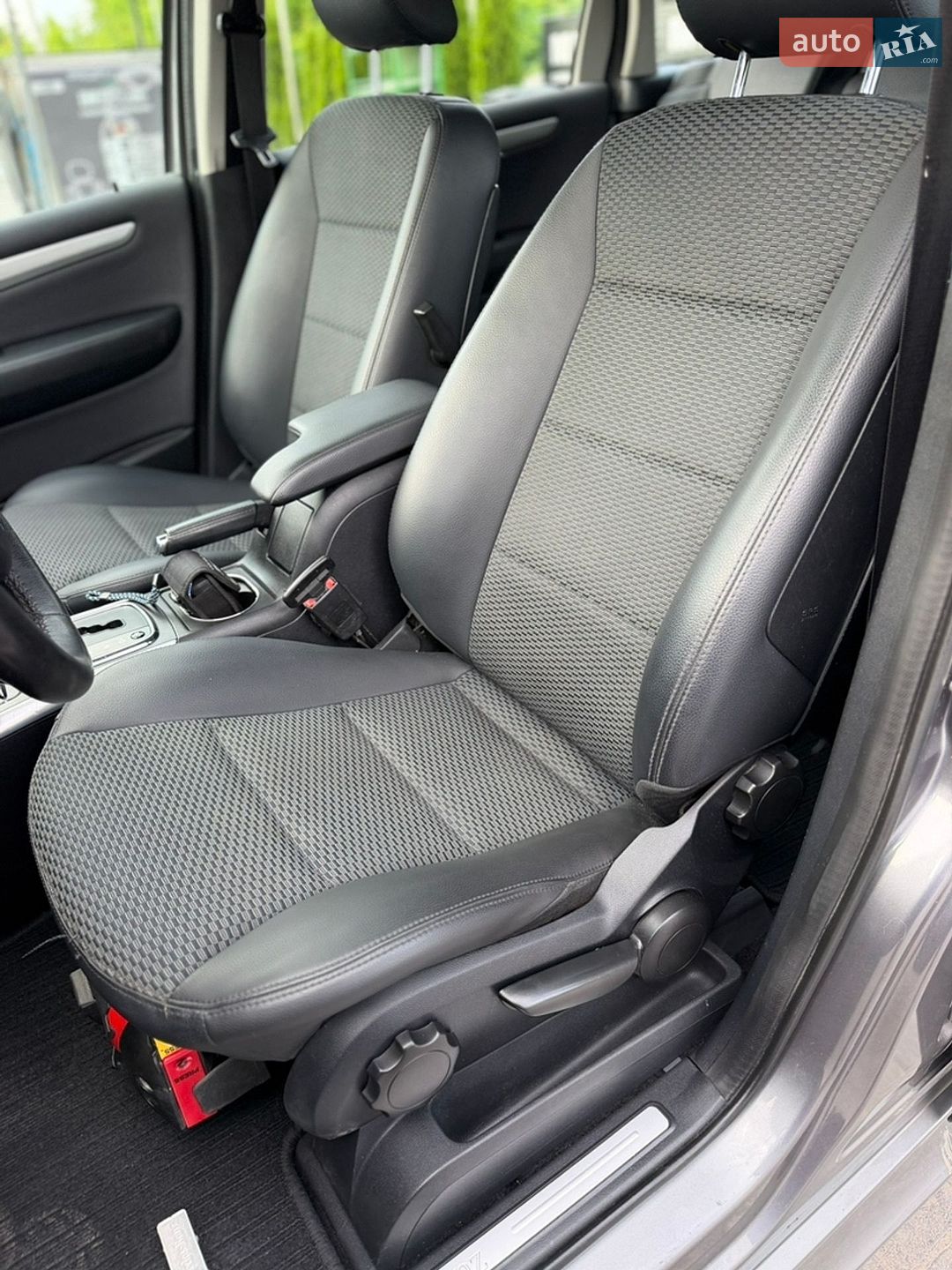 Mercedes-Benz B-Class 2011 VIN WDD2452071J723475 фото оголошення 23 з 36