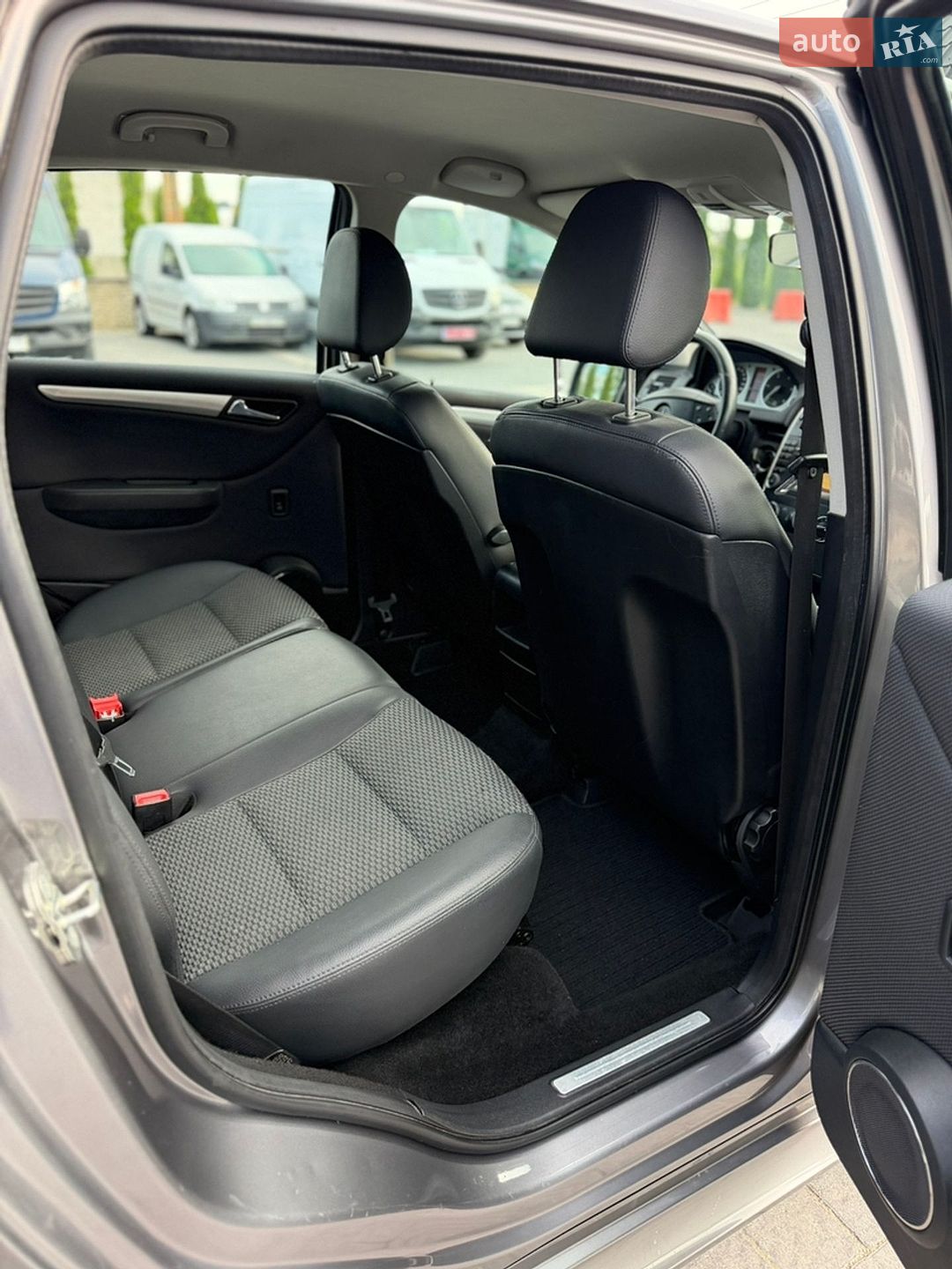 Mercedes-Benz B-Class 2011 VIN WDD2452071J723475 фото оголошення 24 з 36