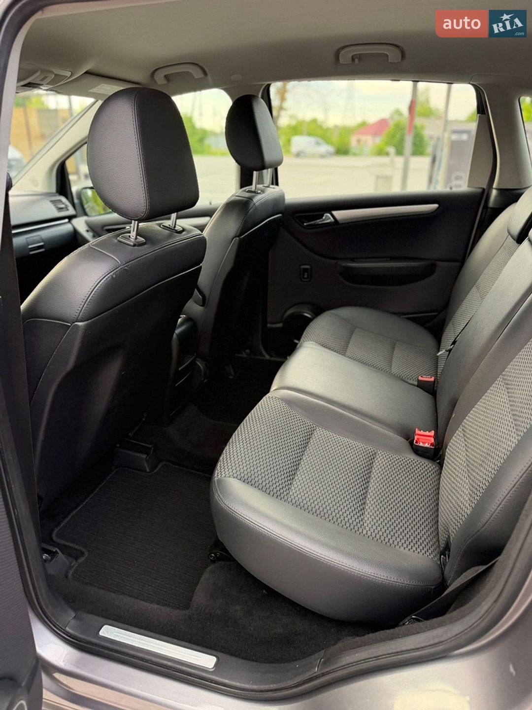 Mercedes-Benz B-Class 2011 VIN WDD2452071J723475 фото оголошення 28 з 36
