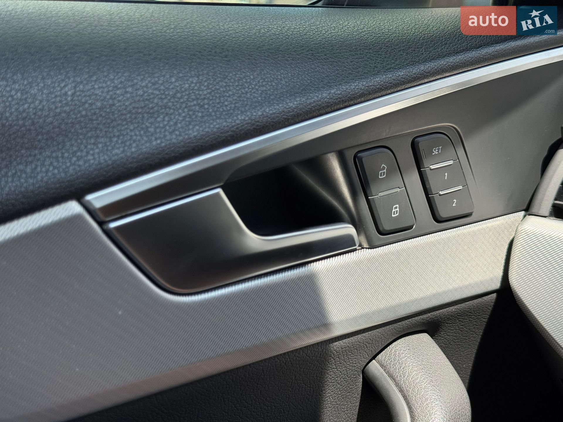 Audi A4 2017 VIN WAUGNAF41HN019281 фото оголошення 12 з 21