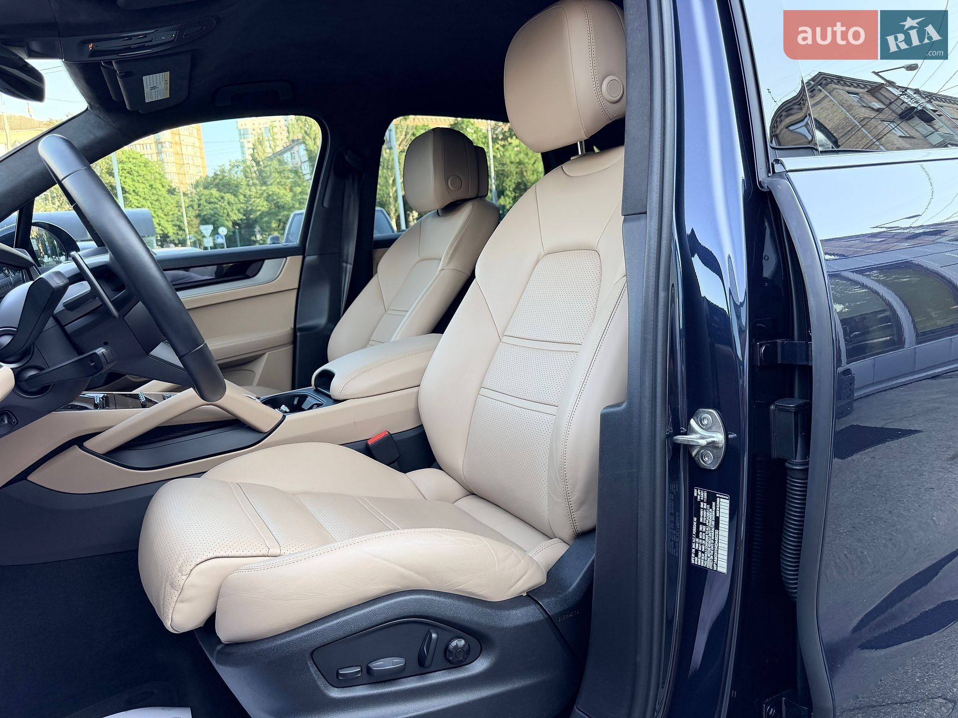 Porsche Cayenne 2024 VIN WP1AM2AY6RDA48230 фото оголошення 26 з 51