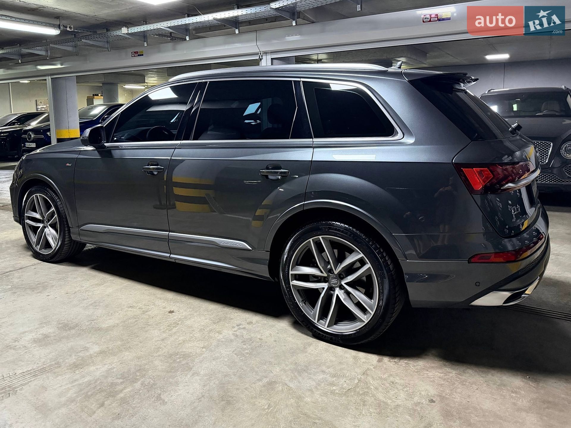 Audi Q7 2021 VIN WAUZZZ4M0ND009955 фото оголошення 17 з 102